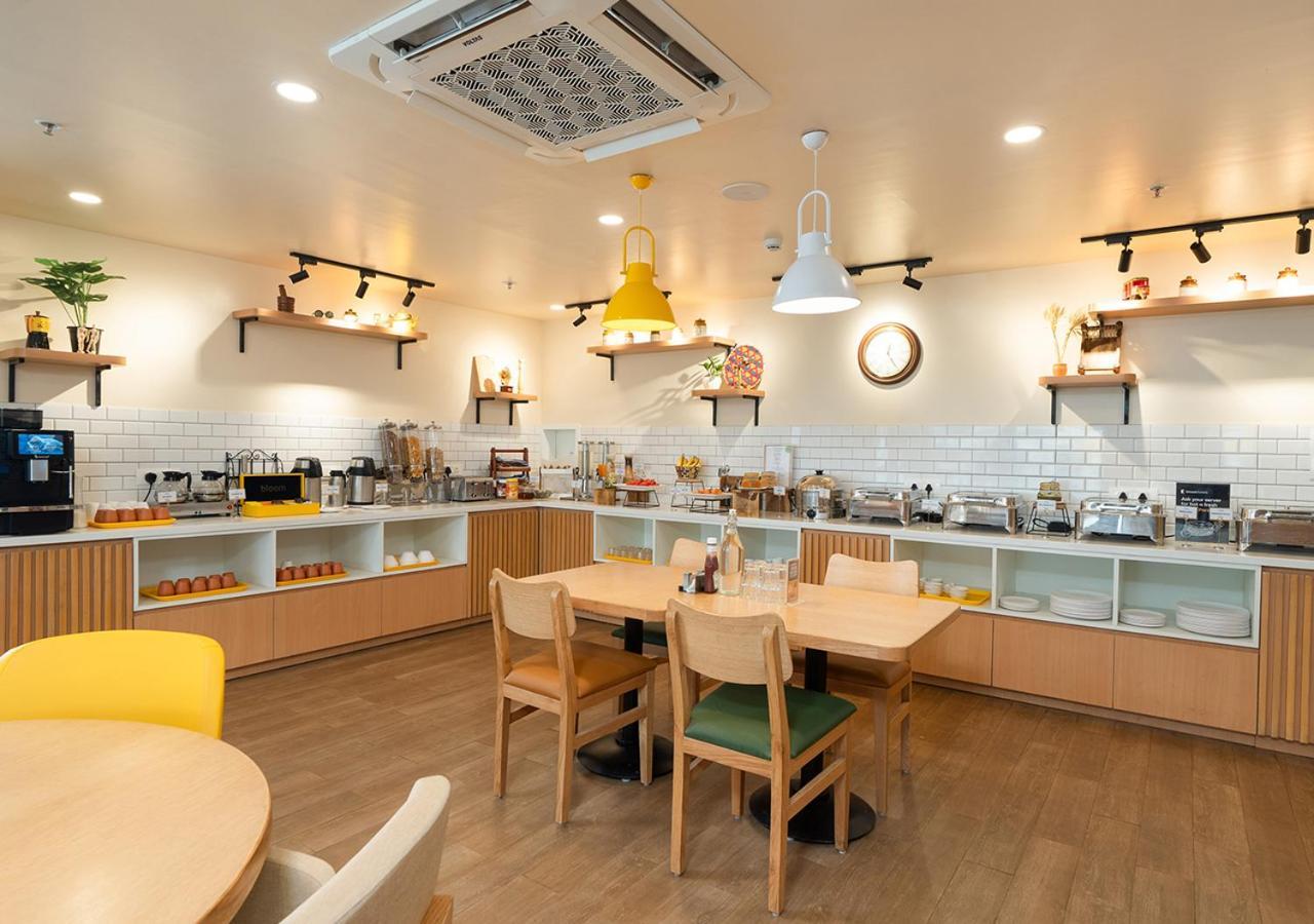 Bloom Hotel Financial District Hyderabad Eksteriør billede